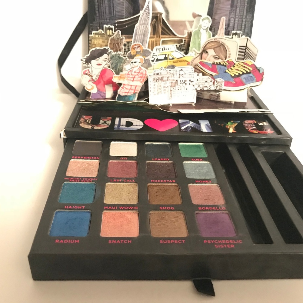 Urban Decay Book of Shadows Vol lll ❤️ NYC Palette